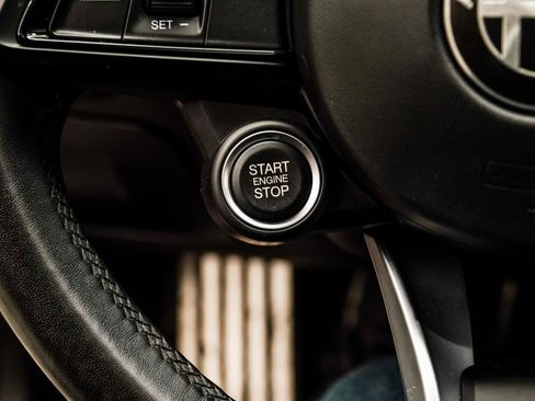 Used 2022 Alfa Romeo Giulia Veloce image 28