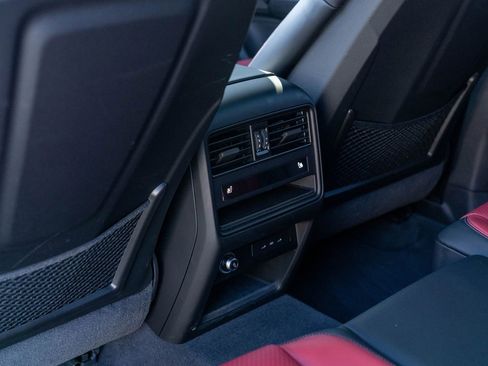 Certified 2025 Porsche Cayenne image 33