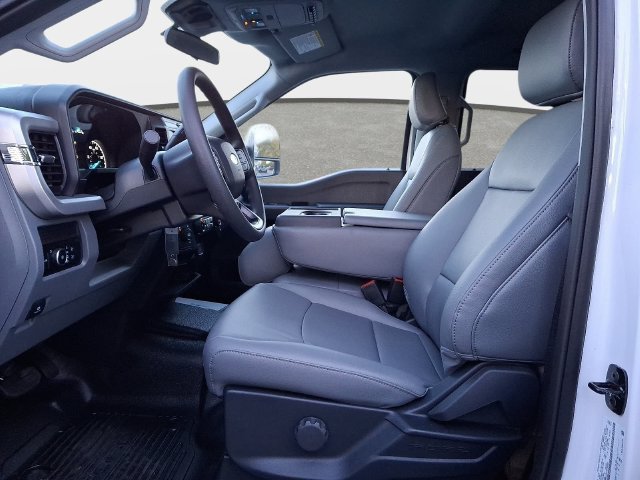 New 2026 Ford F550 4x4 Crew Cab image 9