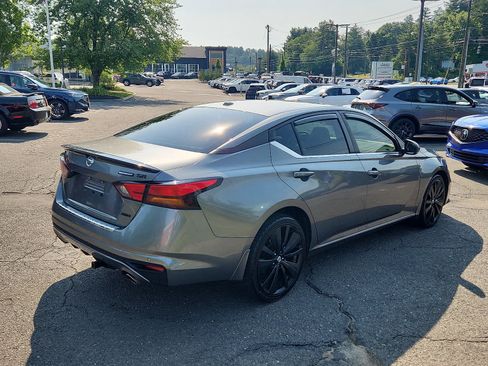 Used 2022 Nissan Altima 2.5 SR w/ Midnight Edition Package AWD/4WD image 5