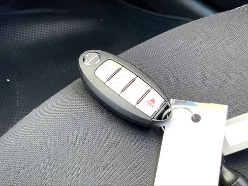 Used 2024 Nissan Sentra SV FWD image 14