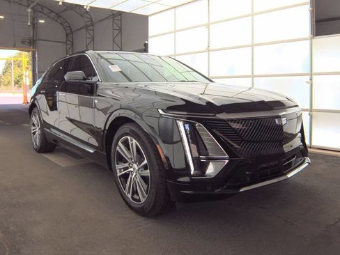 Used 2024 Cadillac Lyriq Luxury RWD image 3
