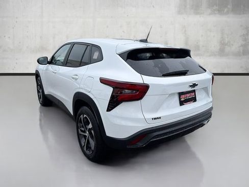 New 2026 Chevrolet Trax RS w/ Sunroof Package image 7