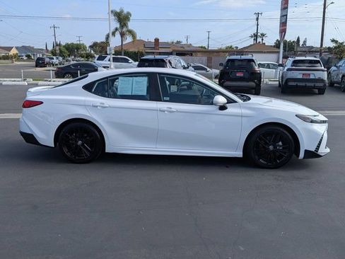 Used 2025 Toyota Camry SE FWD image 4