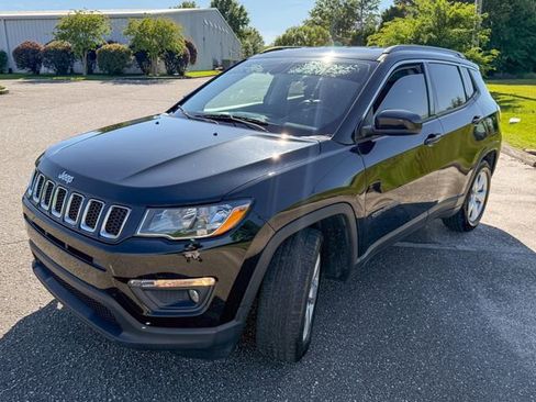 Used 2020 Jeep Compass Latitude FWD image 9