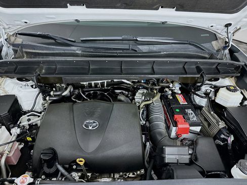 Used 2022 Toyota Highlander LE FWD image 31