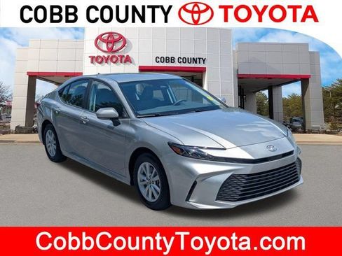 Used 2026 Toyota Camry LE w/ Convenience Package FWD image 1