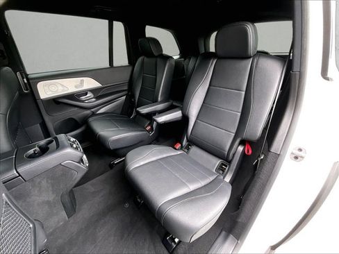 Used 2025 Mercedes-Benz GLS 450 4MATIC image 28