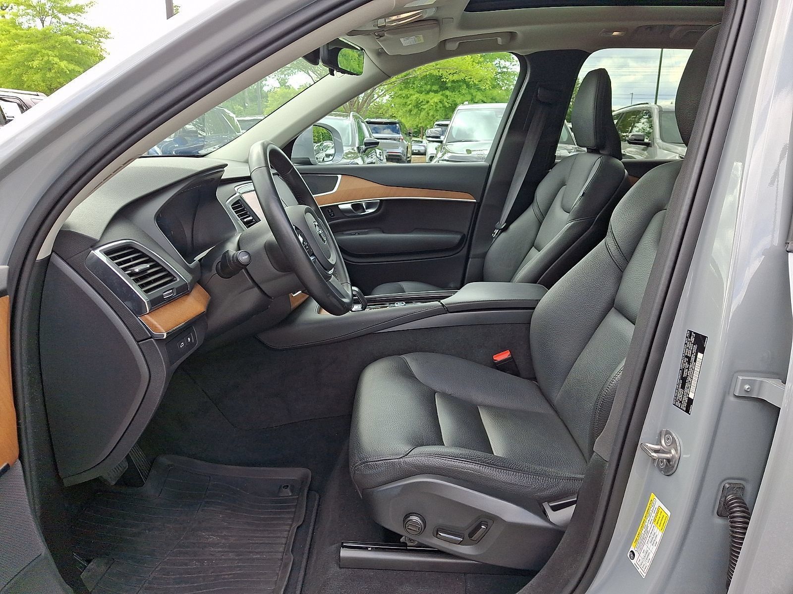 Used 2025 Volvo XC90 T8 Core w/ Protection Package AWD/4WD image 13