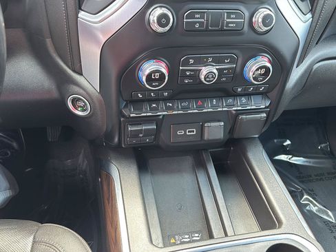 Used 2022 GMC Sierra 1500 SLT w/ SLT Premium Plus Package AWD/4WD image 37