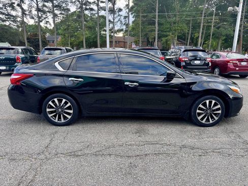 Used 2017 Nissan Altima 2.5 SV FWD image 6
