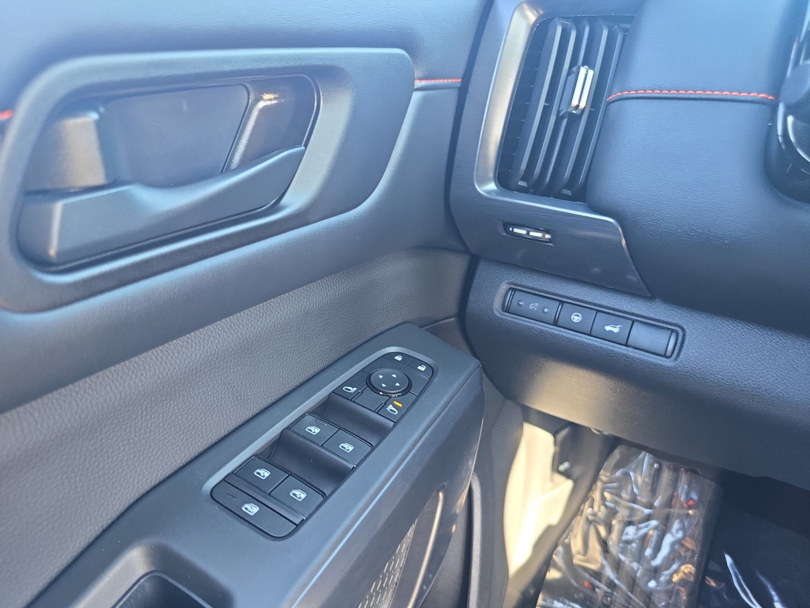 Used 2026 Nissan Pathfinder Rock Creek AWD/4WD image 17