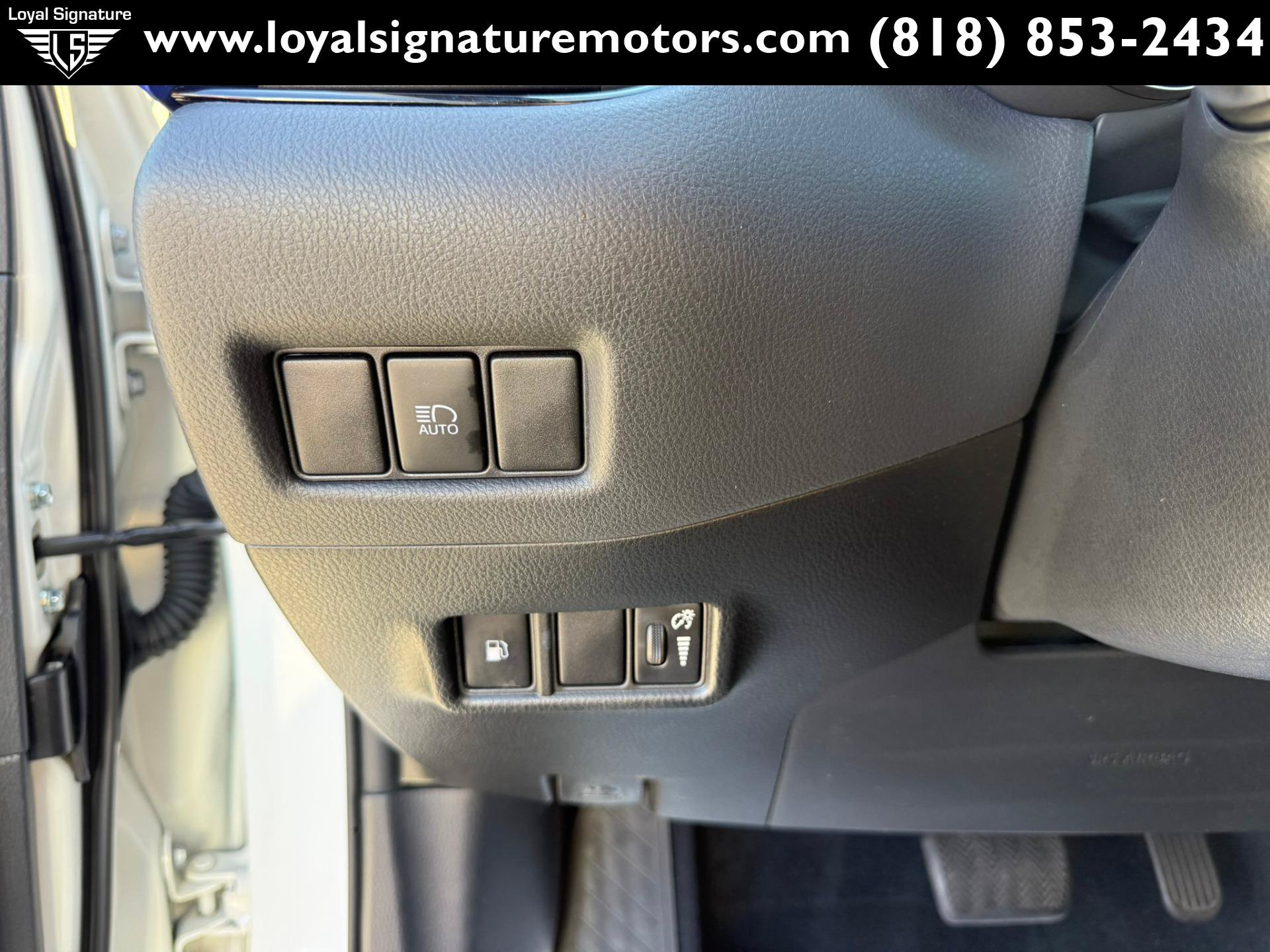 Used 2020 Toyota C-HR XLE FWD image 18