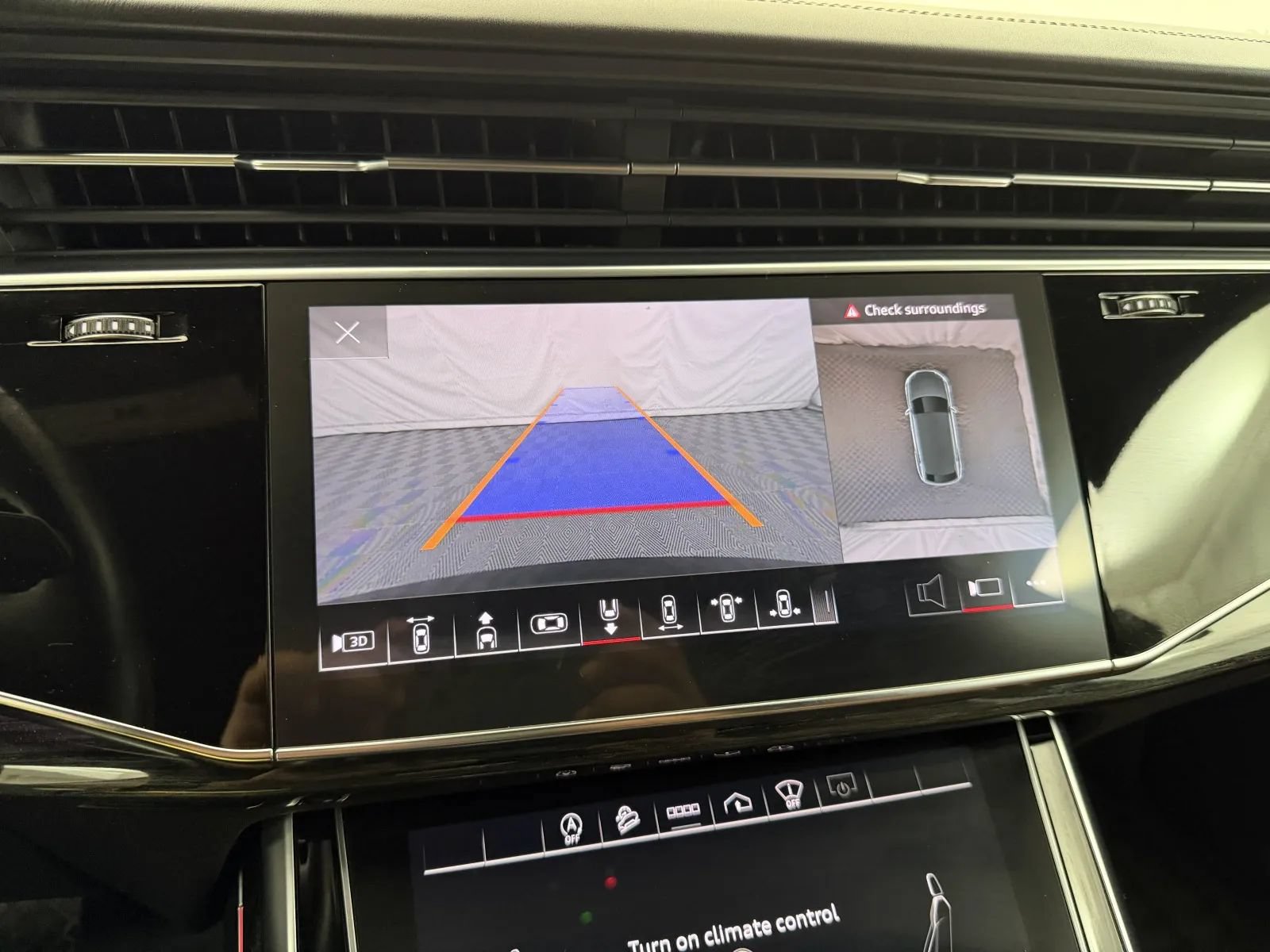 Used 2022 Audi Q8 Prestige AWD/4WD image 39