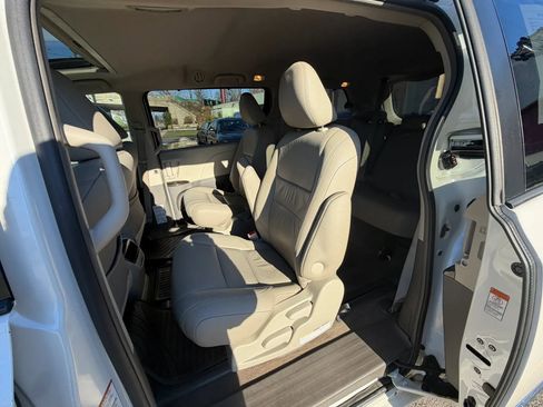Used 2016 Toyota Sienna XLE w/ XLE Navigation Package image 31