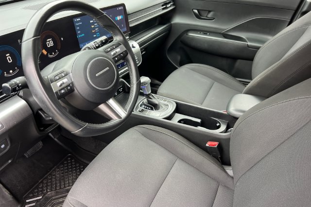 Used 2025 Hyundai Kona SEL FWD image 12