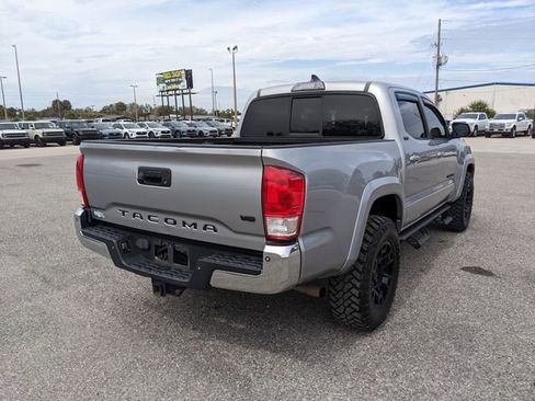Used 2017 Toyota Tacoma SR5 w/ Tow Package image 4