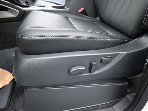 Used 2025 Nissan Frontier SL image 11