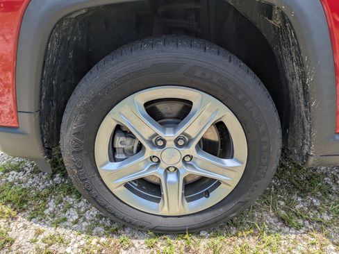 Used 2023 Jeep Compass Latitude AWD/4WD image 10