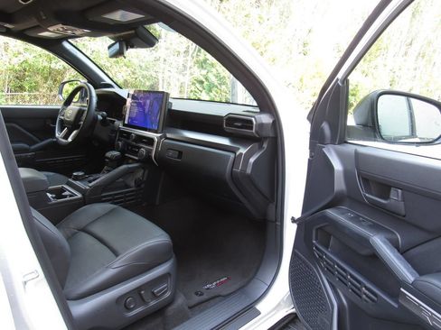 Used 2025 Toyota 4Runner TRD Off-Road Premium w/ Tow Technology Package AWD/4WD image 17