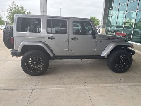 Used 2016 Jeep Wrangler Unlimited Rubicon image 7