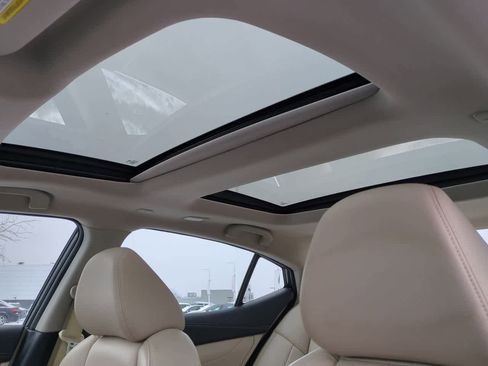 Used 2019 Nissan Maxima Platinum image 18