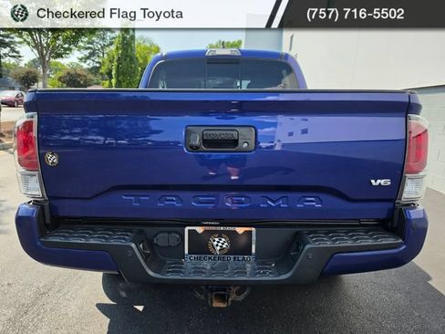 Used 2022 Toyota Tacoma TRD Sport w/ TRD Premium Sport Package AWD/4WD image 4