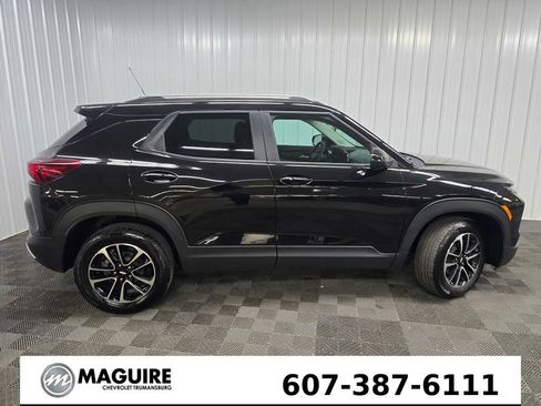 Used 2025 Chevrolet TrailBlazer LT w/ Driver Confidence Package AWD/4WD image 2