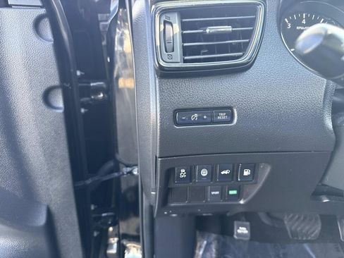 Certified 2019 Nissan Rogue SV image 35