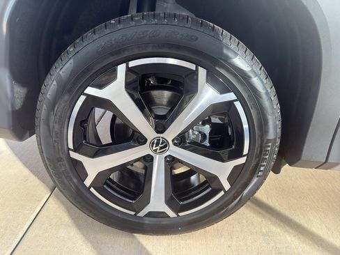 New 2026 Volkswagen Tiguan SE image 18