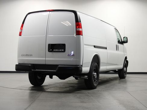 New 2026 GMC Savana 2500 Extended RWD image 4