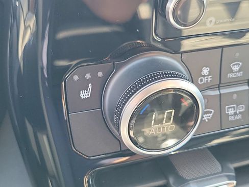 Used 2021 Toyota Highlander XLE FWD image 35