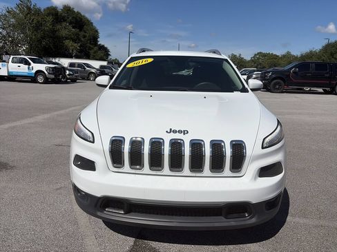 Used 2016 Jeep Cherokee Latitude FWD image 10