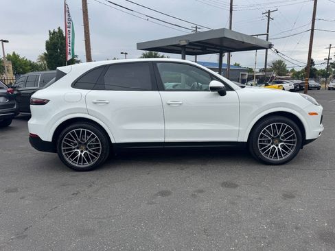 Used 2020 Porsche Cayenne AWD/4WD image 8