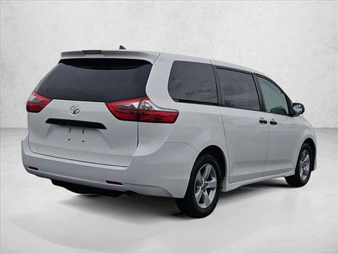 Used 2020 Toyota Sienna L image 5