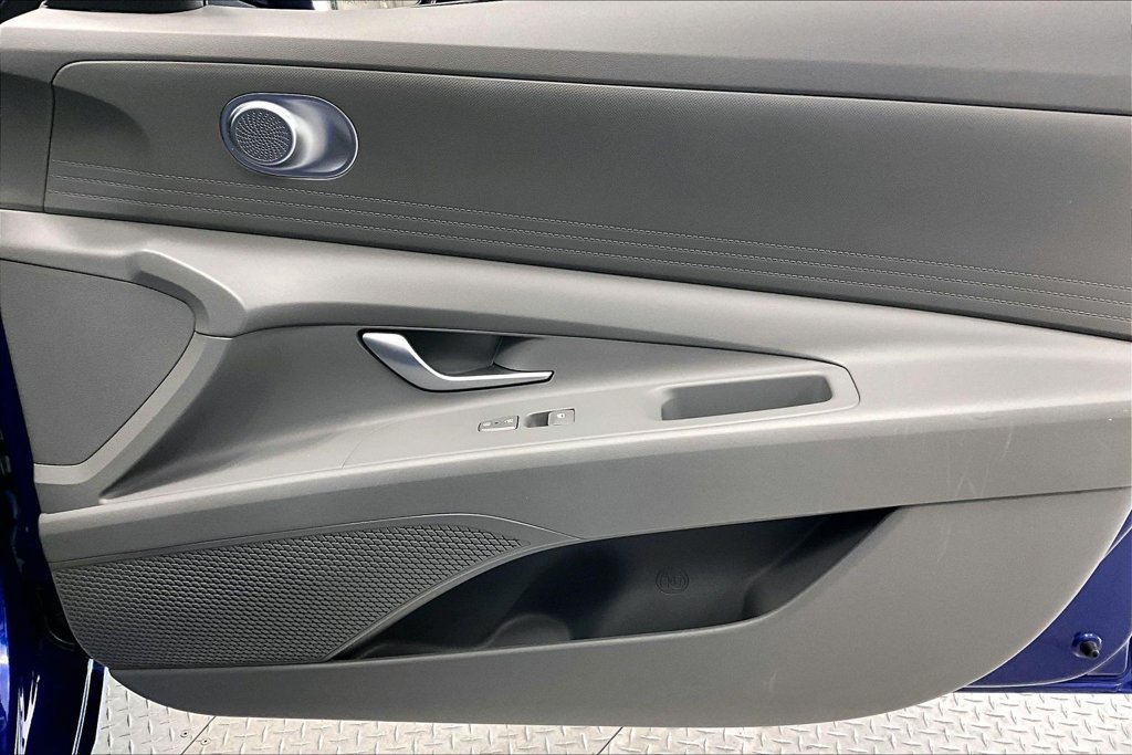 Certified 2023 Hyundai Elantra SEL w/ Preferred Accessory Package FWD image 19