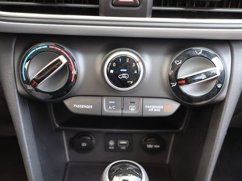 Used 2019 Hyundai Kona SE w/ Cargo Package FWD image 12