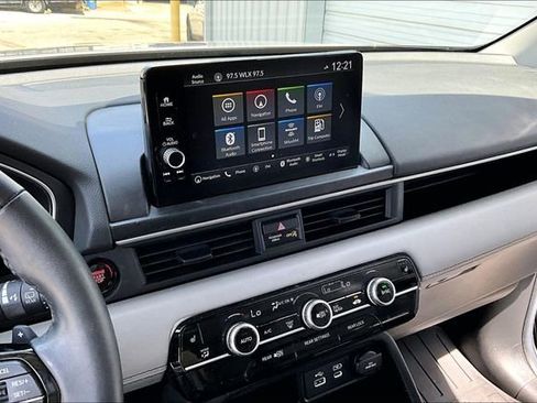 Certified 2025 Honda Pilot Touring image 22