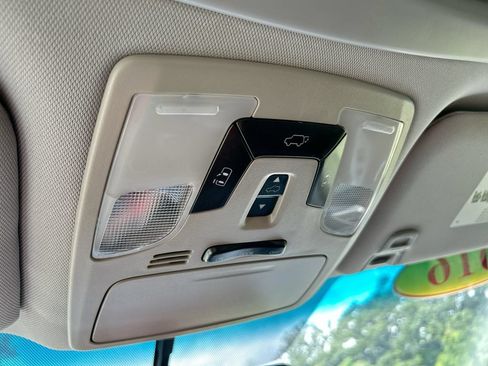 Used 2016 Toyota Sienna SE FWD image 26