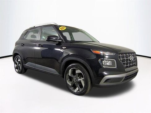 Used 2023 Hyundai Venue SEL w/ Cargo Package image 2