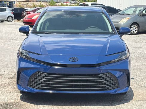 New 2026 Toyota Camry Hybrid FWD image 2