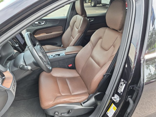 Used 2021 Volvo XC60 T5 Momentum w/ Premium Package AWD/4WD image 22
