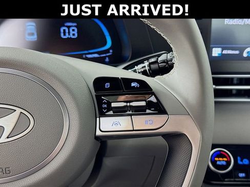 Used 2025 Hyundai Elantra Sport FWD image 17