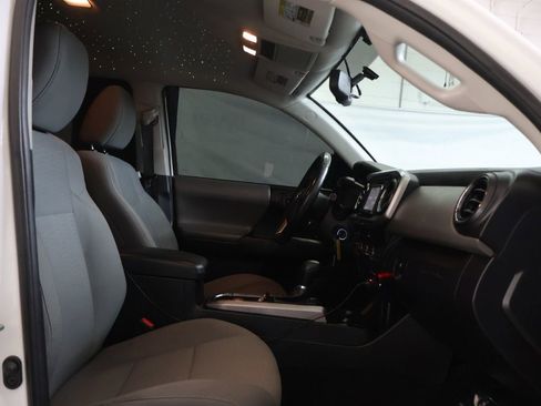 Used 2017 Toyota Tacoma SR5 w/ Tow Package image 9