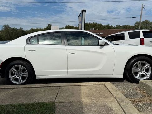 Used 2020 Dodge Charger SXT w/ Leather Interior Group RWD image 5