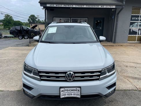 Used 2018 Volkswagen Tiguan SE AWD/4WD image 2