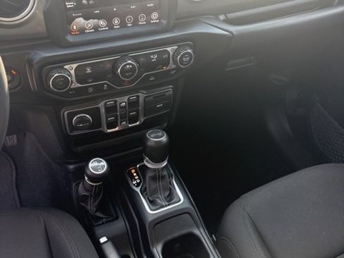 Used 2023 Jeep Wrangler Sahara image 32