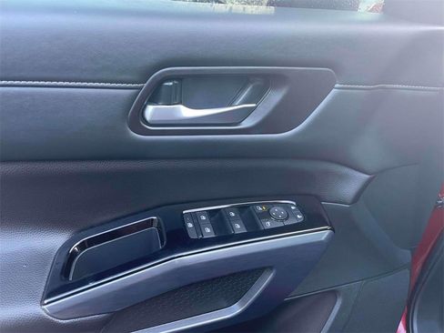 Used 2025 Nissan Pathfinder SL w/ SL Premium Package image 17