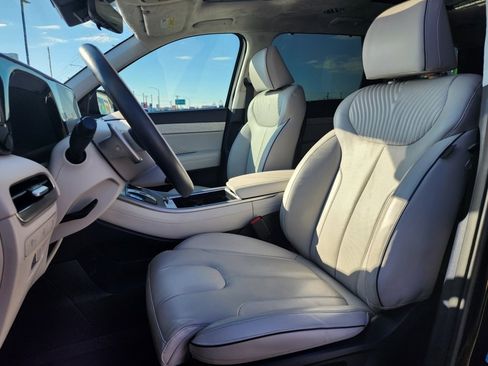 Used 2024 Hyundai Palisade Calligraphy image 10