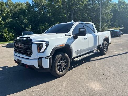 Used 2024 GMC Sierra 2500 AT4 w/ Technology Package AWD/4WD image 3
